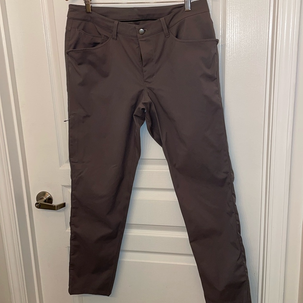 Lululemon men’s dress pants grey